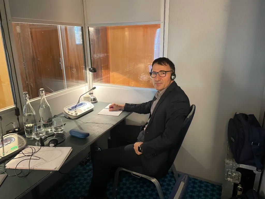 English-Kurdish-Sorani-Conference-Interpreter