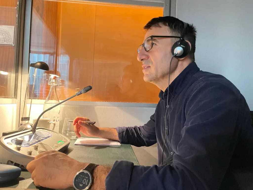 English-Kurdish-Kurmanji-Conference-Interpreter