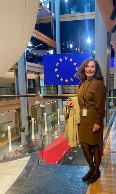 English-Farsi-English-Persian-simultaneous-interpreter-for-Conferences