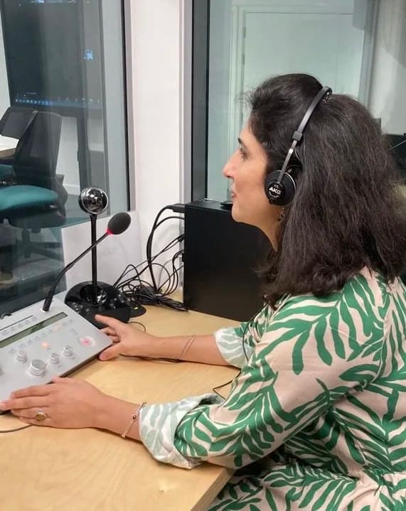 English-Urdu Conference Interpreter