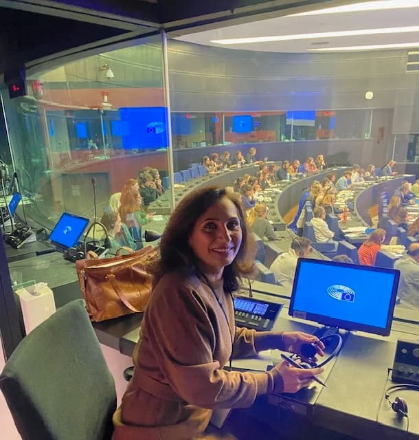 English-Farsi-Persian-Conference-Interpreter-London